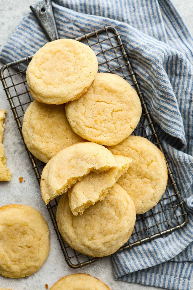 easy soft and chewy sugar cookies